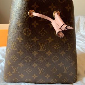 Louis Vuitton Neo Noe in Poudre